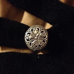 Beautiful silver ladies ring